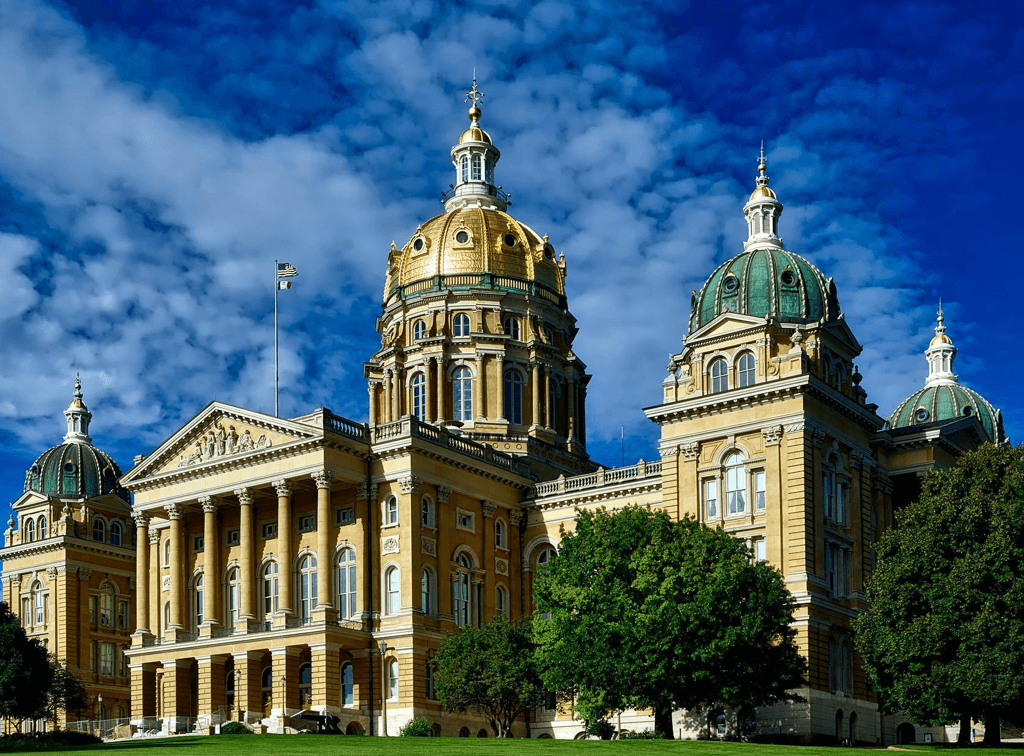 commercial rooftop solar installation incentives des moines iowa